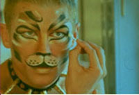 A Cats actor prepares his costume