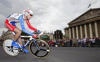 David Millar turns a corner in the Prologue race, during which his chain snagged and he fell behind to second place